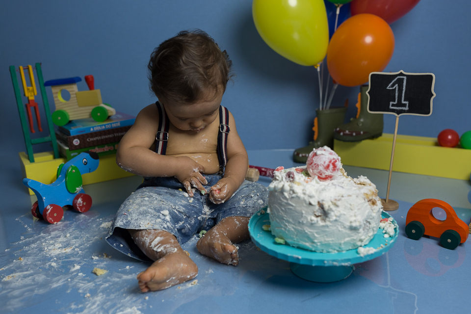 samash the cake em estúdio com luz continua