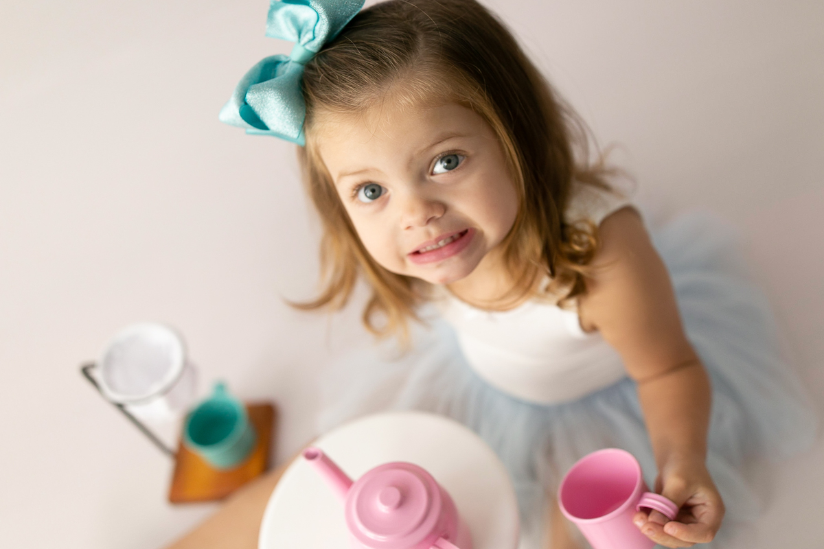 acompanhmamento de criança de 2 anos cenário clean a hora do chá 