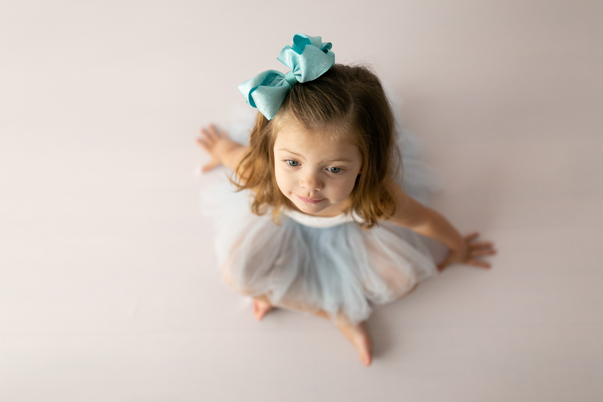 cenário clean de bailarina no estúdio kalila issa 