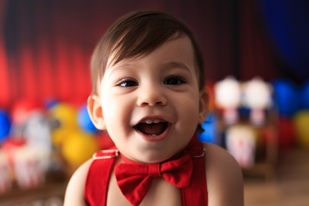 O sorriso é fácil e sempre tem para toda a gente... Respeitável público, olhem só que doçura neste sorriso e que ternura pelo o que está bem próximo. 