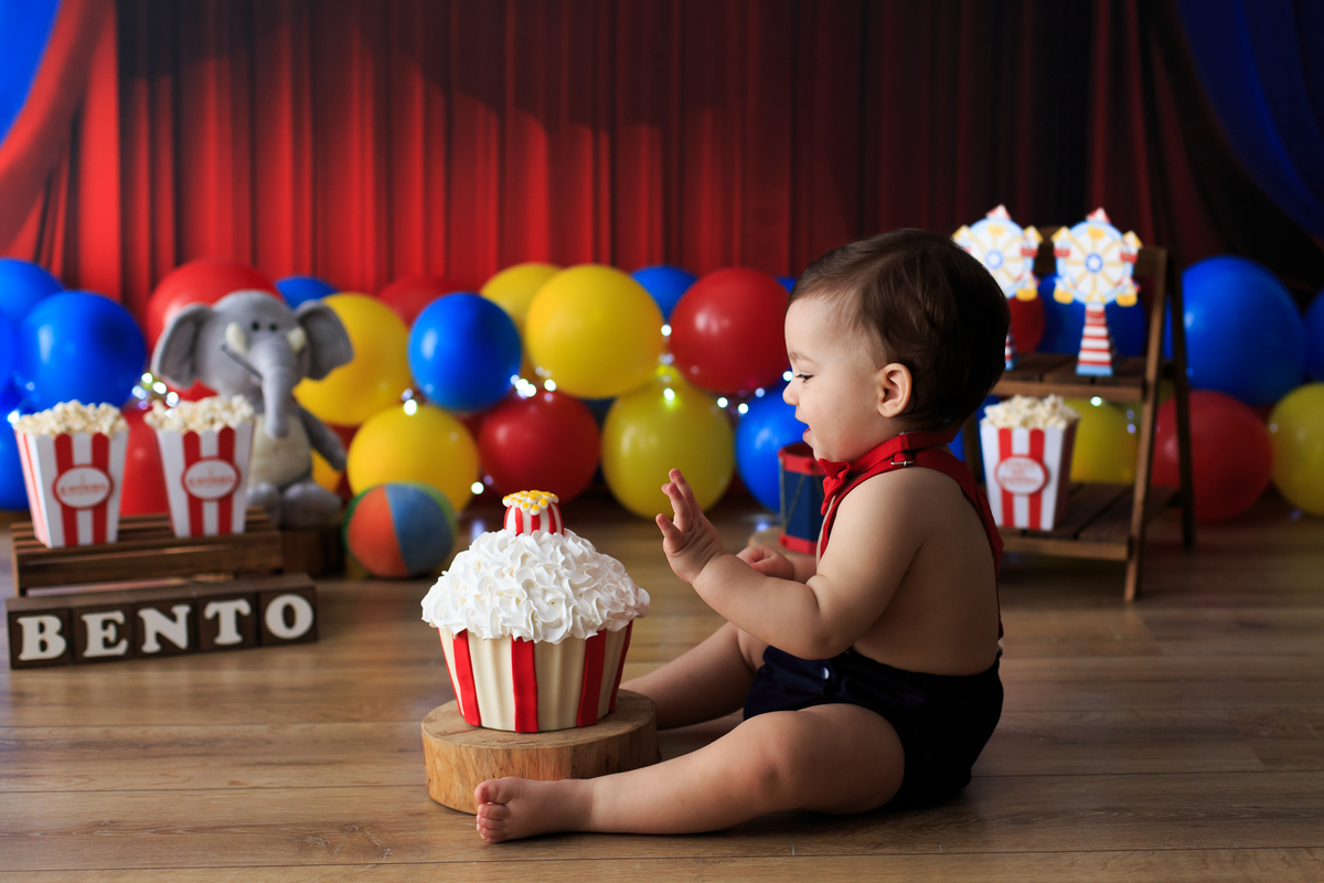 Olha ele ai, todo branco e muito lindo. Será que eu posso colocar as mãos? Sim ou Não? O que vocês acham pessoal? Eu realmente preciso de uma ajuda aqui.