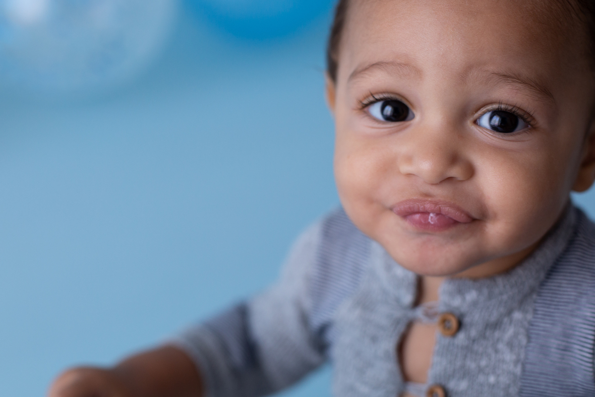 retrato smash the cake de menino com roupinha lefotick 