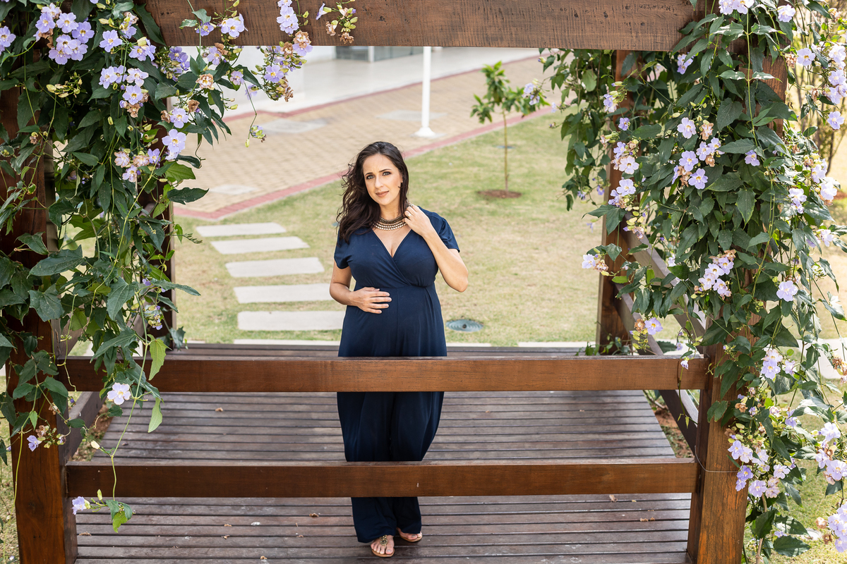 Gestante Marina no pier particular