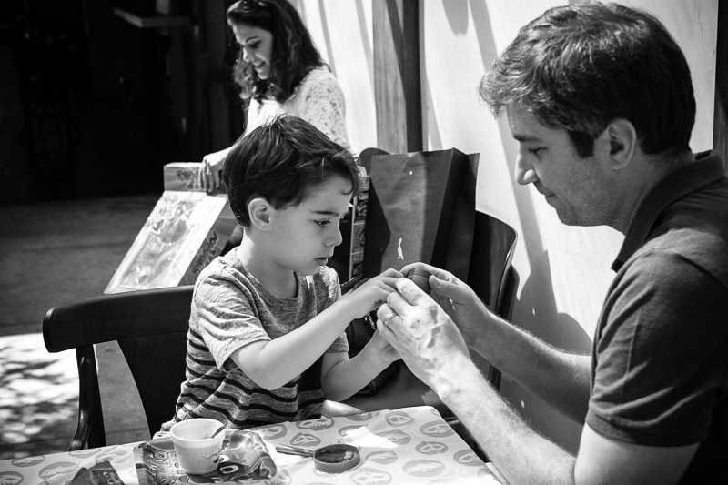 documental aniversario infantil pj masks menino brinca com pai e presentes