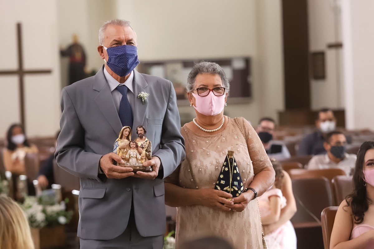 Avós com entrada da Sagrada Família e Nossa Senhora Aparecida