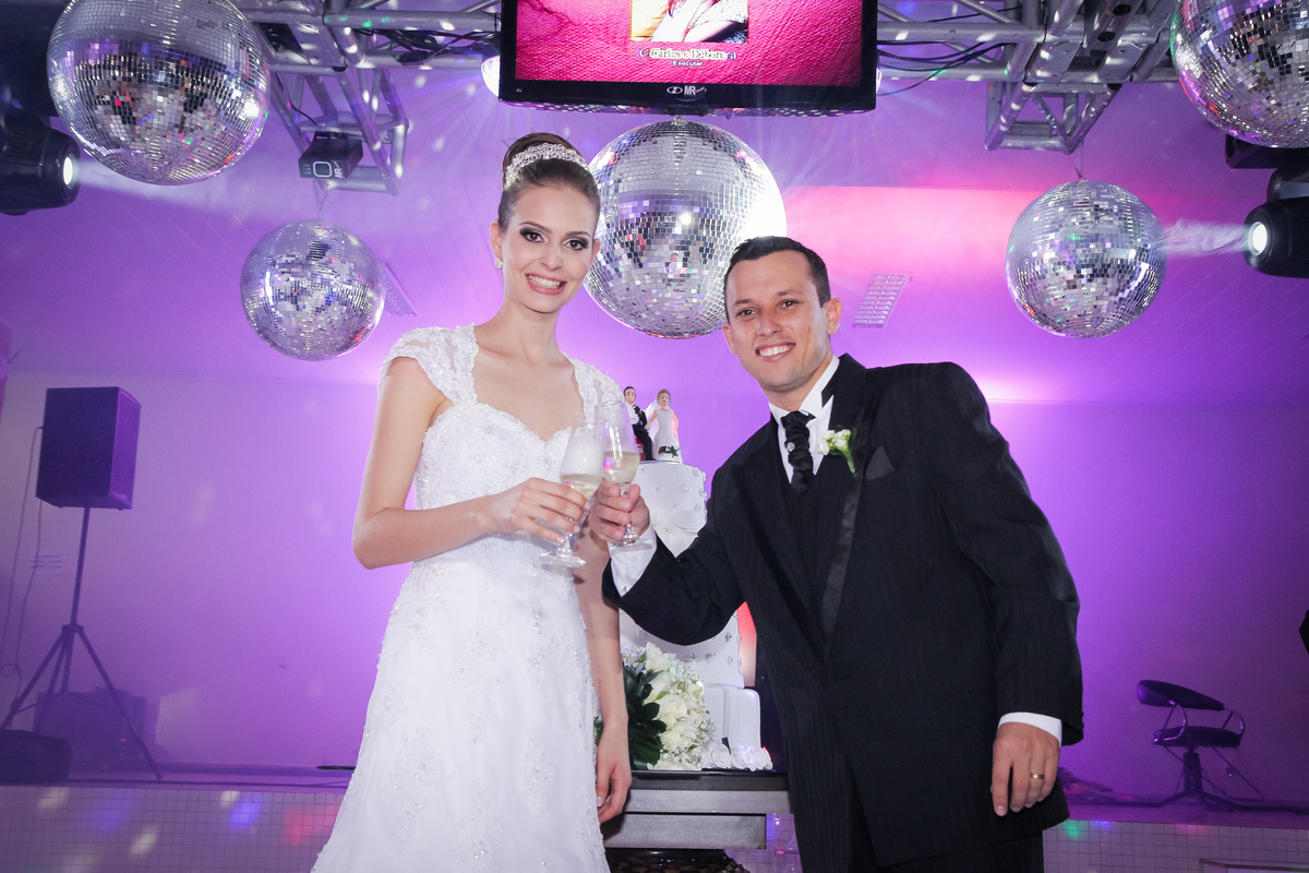 Brinde dos noivos na festa