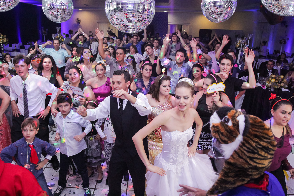 Festa de casamento no salão da apae em Califórnia