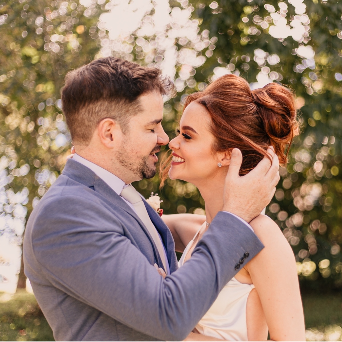 Casamento Mini Wedding na Capela Nossa Senhora da Salette no Jardim Social em Curitiba. Ensaio de Casal.