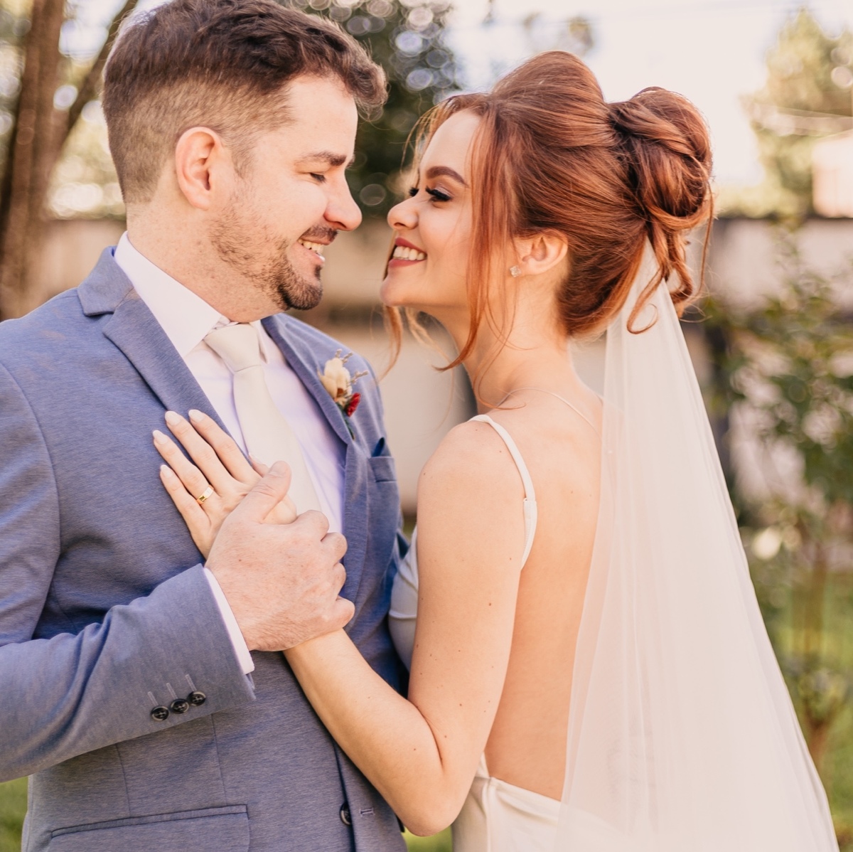 Casamento Mini Wedding na Capela Nossa Senhora da Salette no Jardim Social em Curitiba. Ensaio de Casal.