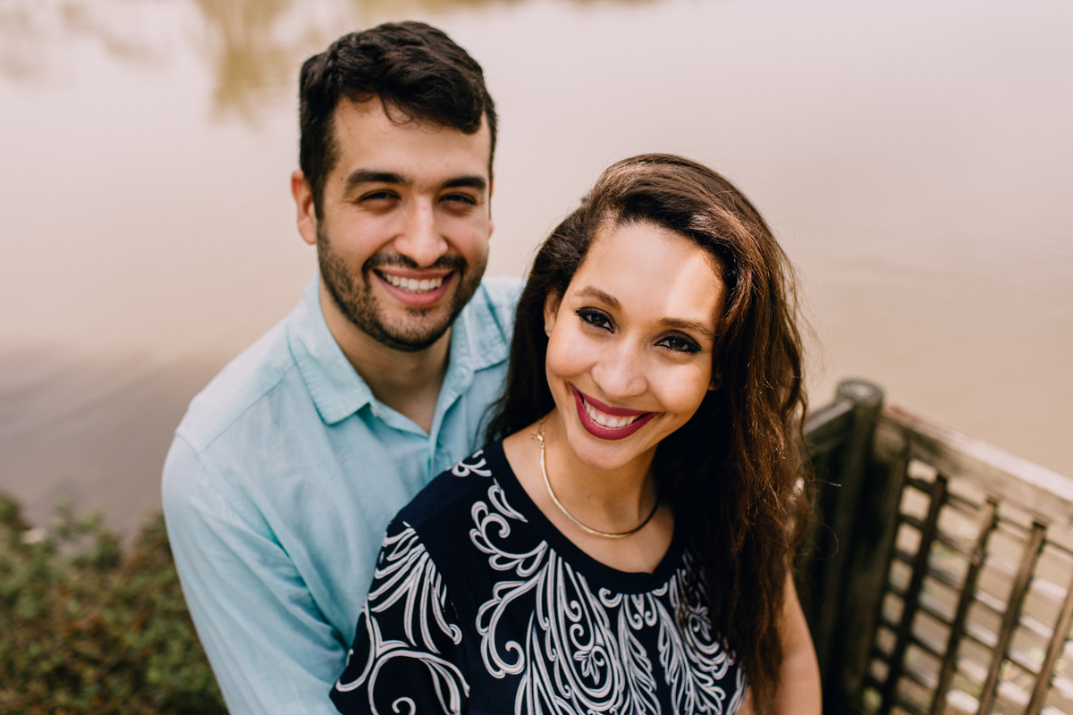 Ensaio de Casal feito em Quatro Barras, região metropolitana de Curitiba. Fotografia de casal. Noivos em Curitiba. Ensaio fotográfico em Curitiba. Noivos no Parque da Ciência em Quatro Barras. 