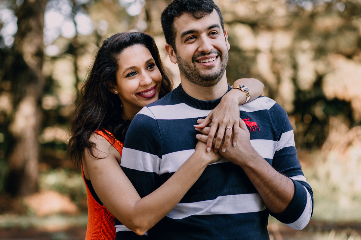 Ensaio de Casal feito em Quatro Barras, região metropolitana de Curitiba. Fotografia de casal. Noivos em Curitiba. Ensaio fotográfico em Curitiba. Noivos no Parque da Ciência em Quatro Barras. 