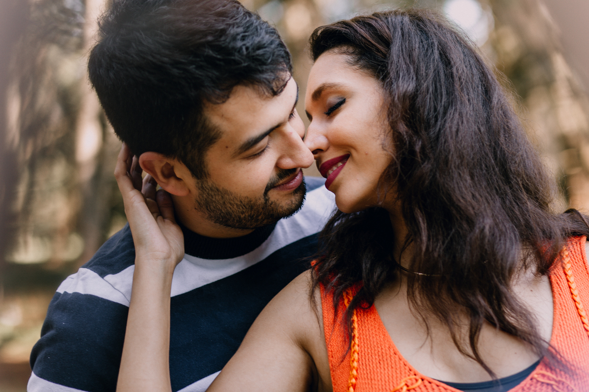 Ensaio de Casal feito em Quatro Barras, região metropolitana de Curitiba. Fotografia de casal. Noivos em Curitiba. Ensaio fotográfico em Curitiba. Noivos no Parque da Ciência em Quatro Barras. 