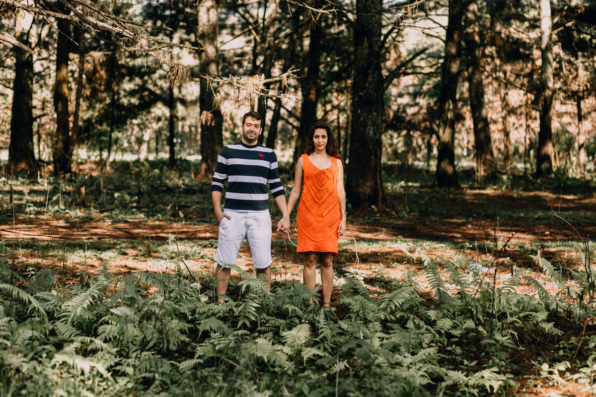 Ensaio de Casal feito em Quatro Barras, região metropolitana de Curitiba. Fotografia de casal. Noivos em Curitiba. Ensaio fotográfico em Curitiba. Noivos no Parque da Ciência em Quatro Barras. 