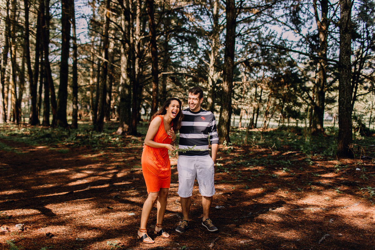 Ensaio de Casal feito em Quatro Barras, região metropolitana de Curitiba. Fotografia de casal. Noivos em Curitiba. Ensaio fotográfico em Curitiba. Noivos no Parque da Ciência em Quatro Barras. 