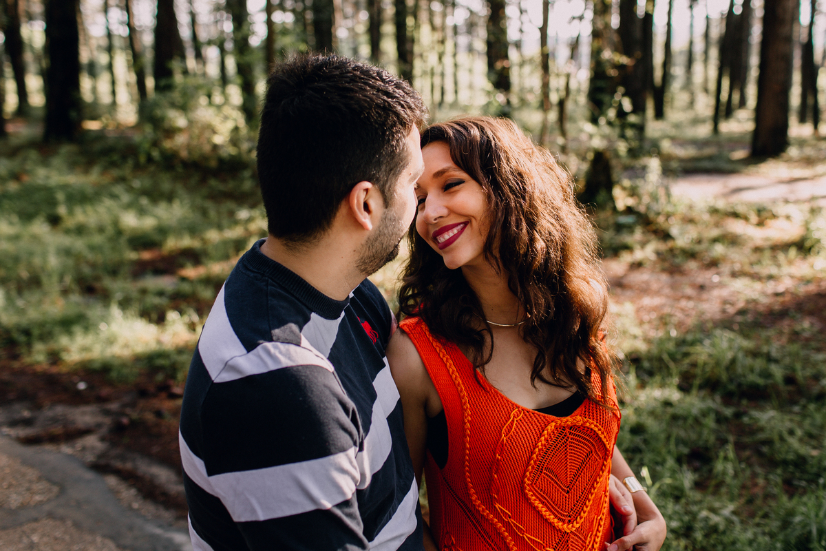 Ensaio de Casal feito em Quatro Barras, região metropolitana de Curitiba. Fotografia de casal. Noivos em Curitiba. Ensaio fotográfico em Curitiba. Noivos no Parque da Ciência em Quatro Barras. 
