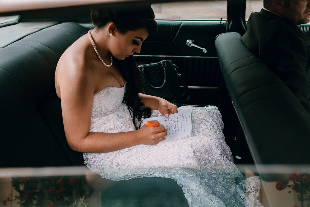casamento Ketlin e Maurício, com making-of no salão Marly da Toaldo Túlio, e casamento na chácara Evíssima, em Almirante Tamandaré, perto de Curitiba. Fotografia de casamento. Noivos se casaram em café colonial.