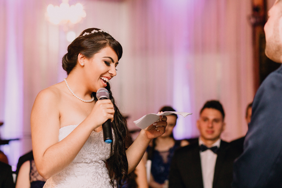 casamento Ketlin e Maurício, com making-of no salão Marly da Toaldo Túlio, e casamento na chácara Evíssima, em Almirante Tamandaré, perto de Curitiba. Fotografia de casamento. Noivos se casaram em café colonial. Cerimônia religiosa Casamento.