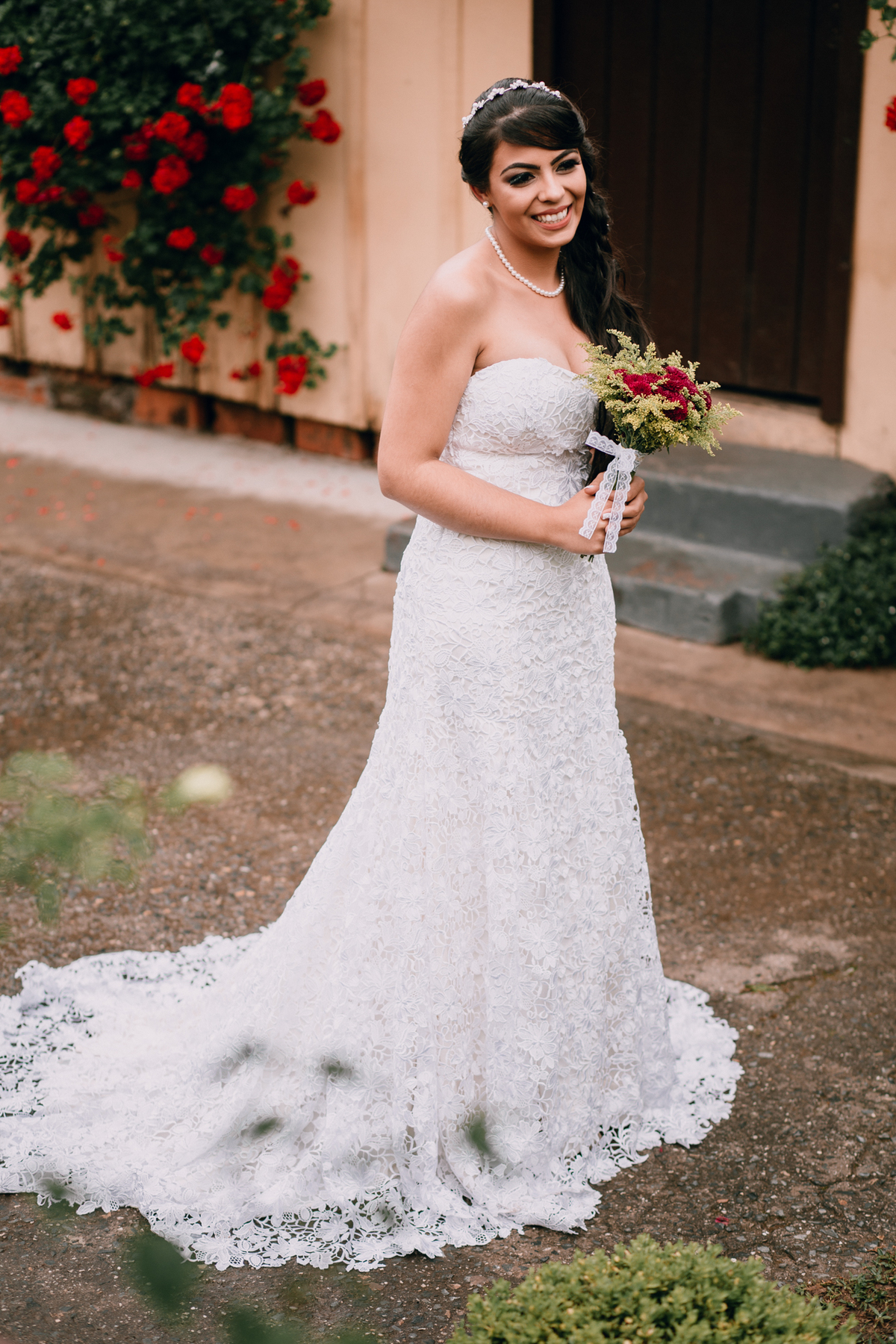 Noiva pronta, vestido branco, em casamento.