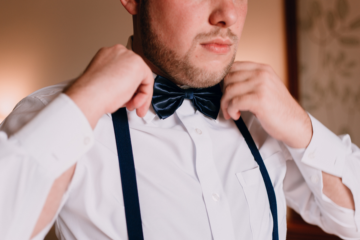 casamento Ketlin e Maurício, com making-of no salão Marly da Toaldo Túlio, e casamento na chácara Evíssima, em Almirante Tamandaré, perto de Curitiba. Fotografia de casamento. Noivos se casaram em café colonial.