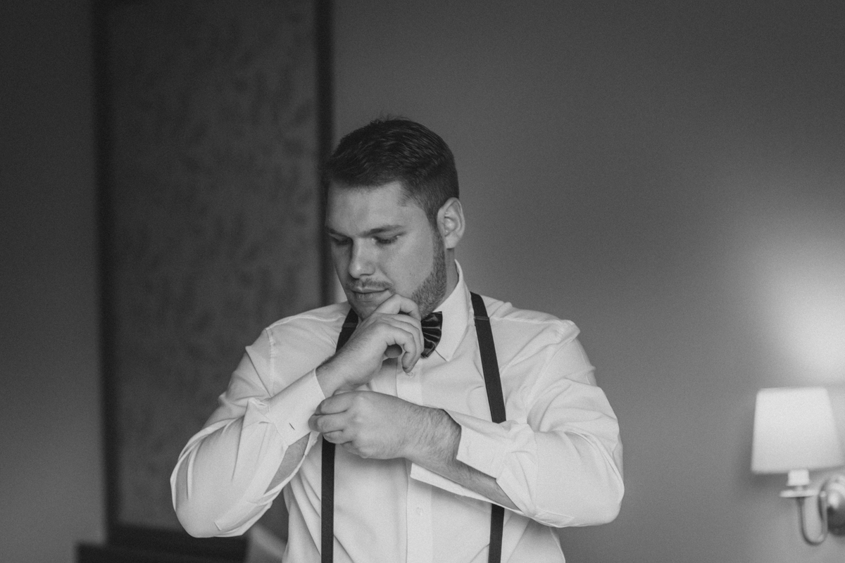 casamento Ketlin e Maurício, com making-of no salão Marly da Toaldo Túlio, e casamento na chácara Evíssima, em Almirante Tamandaré, perto de Curitiba. Fotografia de casamento. Noivos se casaram em café colonial.