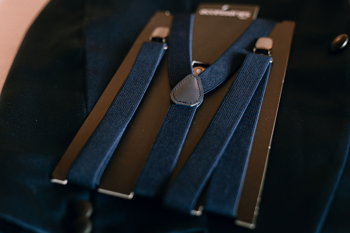 casamento Ketlin e Maurício, com making-of no salão Marly da Toaldo Túlio, e casamento na chácara Evíssima, em Almirante Tamandaré, perto de Curitiba. Fotografia de casamento. Noivos se casaram em café colonial.