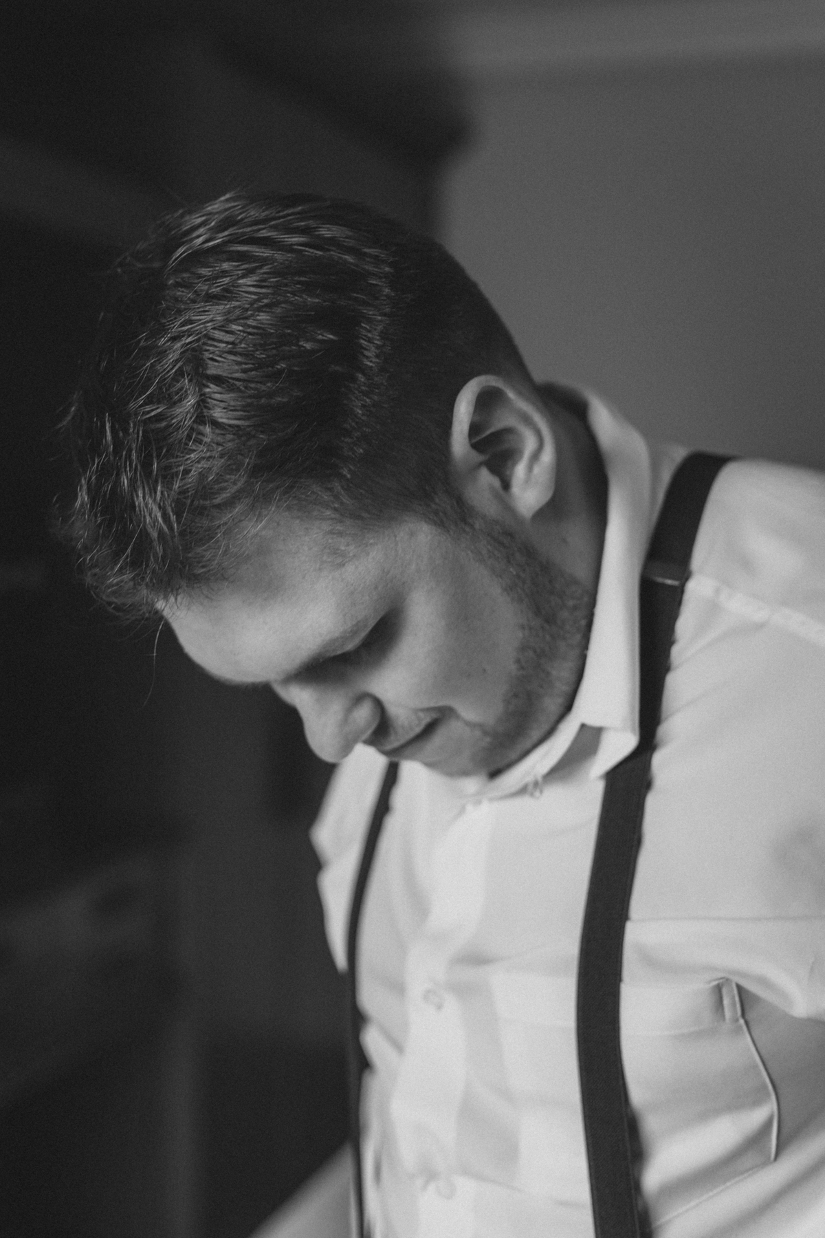 casamento Ketlin e Maurício, com making-of no salão Marly da Toaldo Túlio, e casamento na chácara Evíssima, em Almirante Tamandaré, perto de Curitiba. Fotografia de casamento. Noivos se casaram em café colonial.