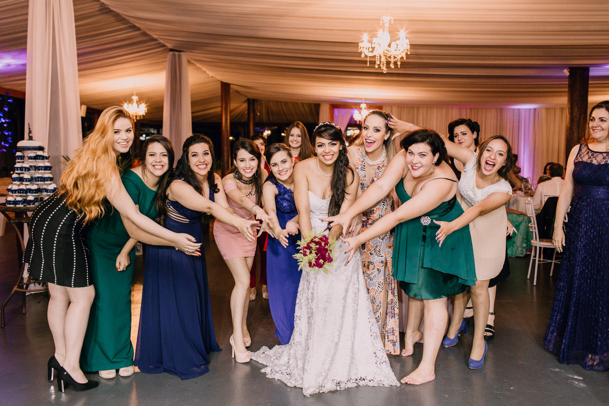 Jogar o buquê da noiva em casamento em Curitiba