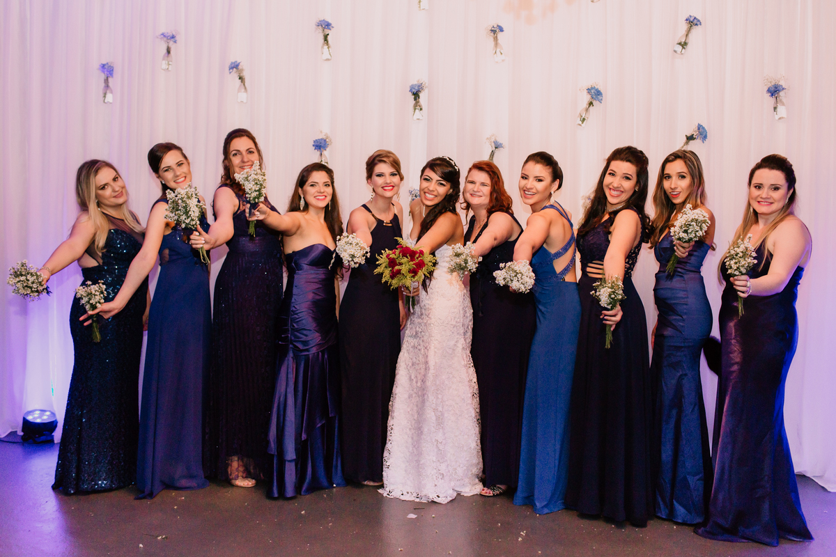 Fotos das madrinhas com a noiva.