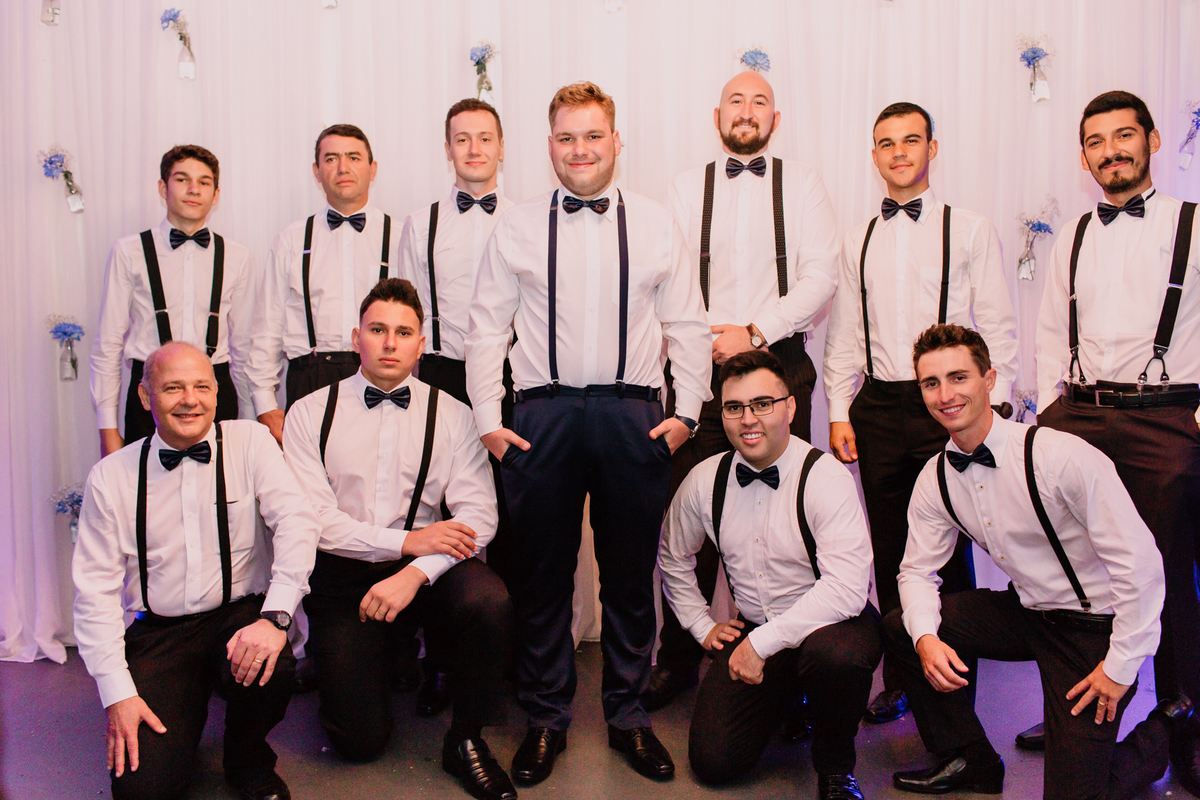 Fotos dos padrinhos com o noivo. Casamento Curitiba.