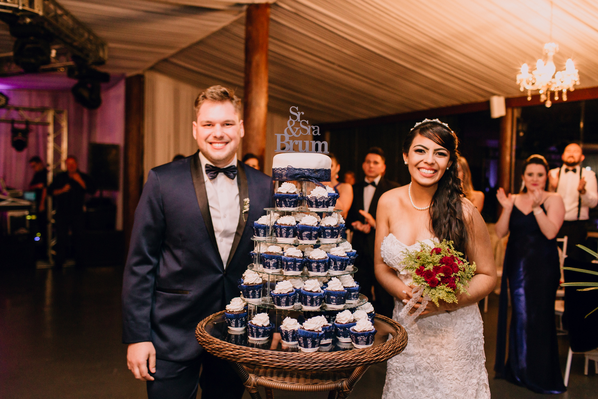 Bolo de Cupcake dos noivos. 