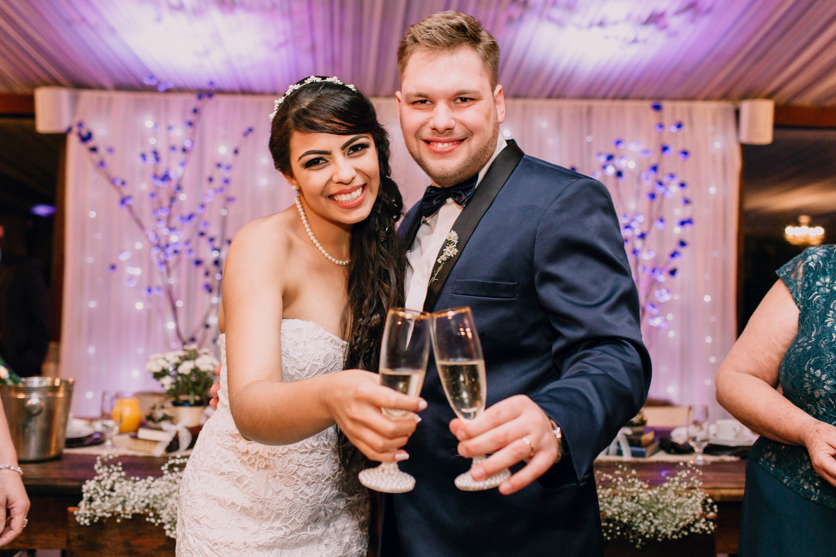 Brinde dos noivos na hora do casamento.