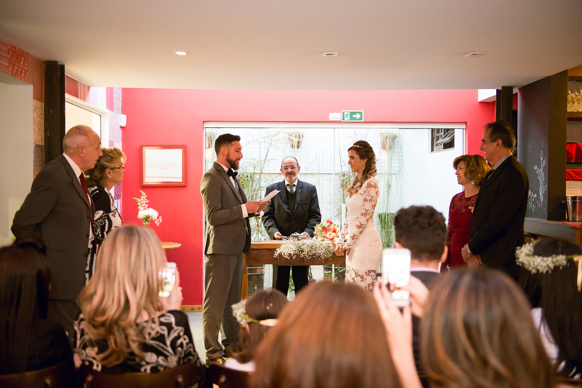 Mini Wedding em Curitiba. Casamento para 16 pessoas em bistrô de Curitiba. Cerimônia de Casamento.