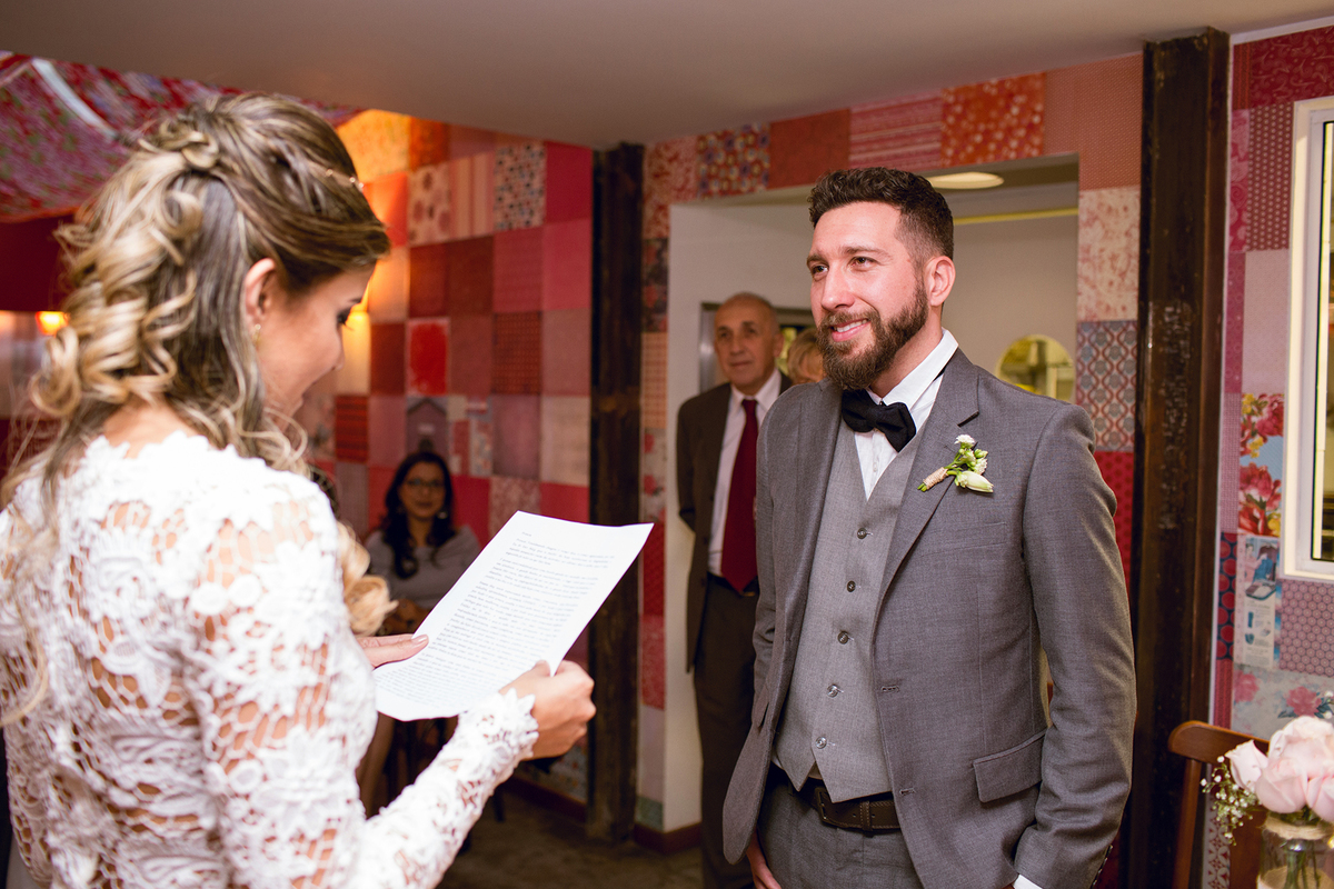 Mini Wedding em Curitiba. Casamento para 16 pessoas em bistrô de Curitiba. Cerimônia de Casamento.