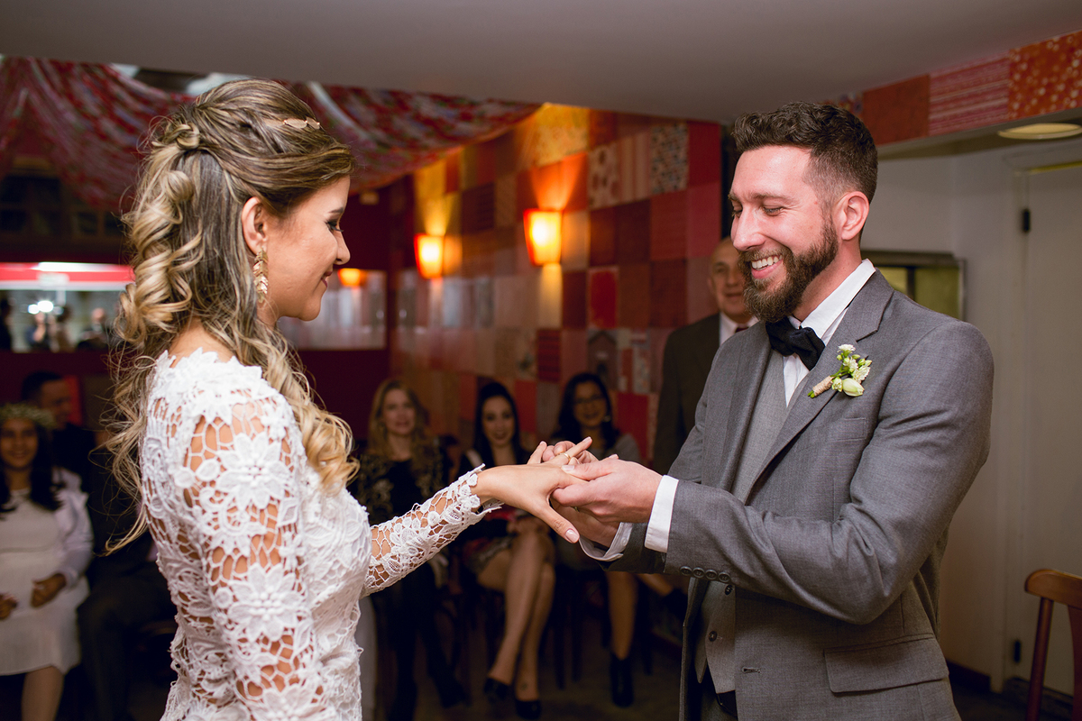 Mini Wedding em Curitiba. Casamento para 16 pessoas em bistrô de Curitiba. Cerimônia de Casamento.