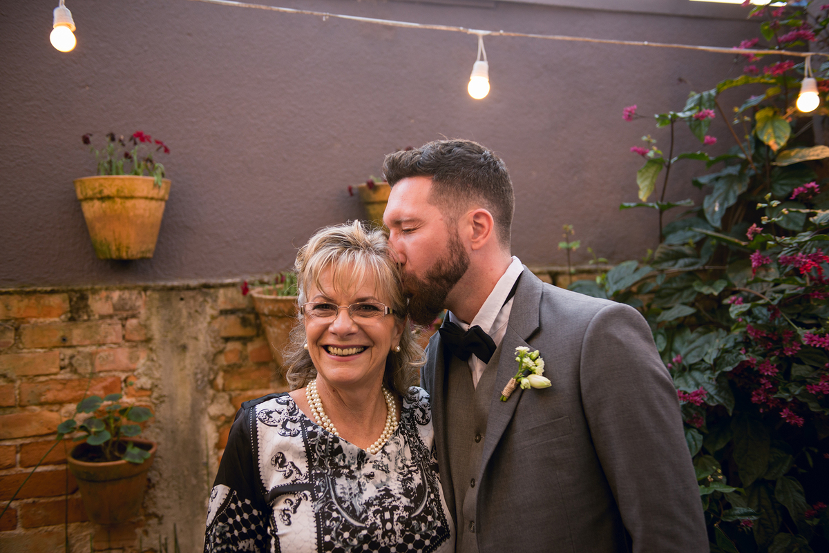 Mini Wedding em Curitiba. Casamento para 16 pessoas em bistrô de Curitiba. Cerimônia de Casamento.