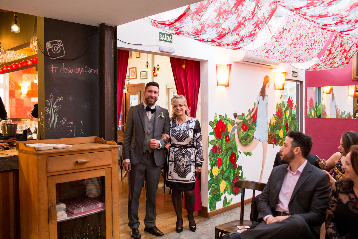 Mini Wedding em Curitiba. Casamento para 16 pessoas em bistrô de Curitiba. Cerimônia de Casamento.