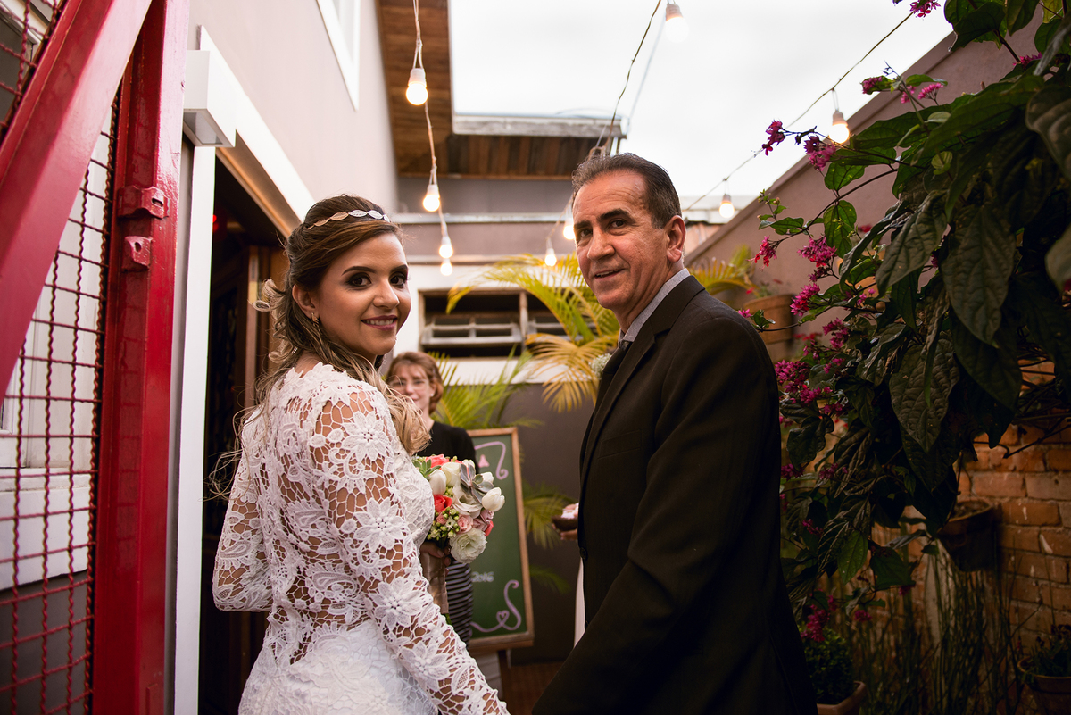 Mini Wedding em Curitiba. Casamento para 16 pessoas em bistrô de Curitiba. Cerimônia de Casamento.