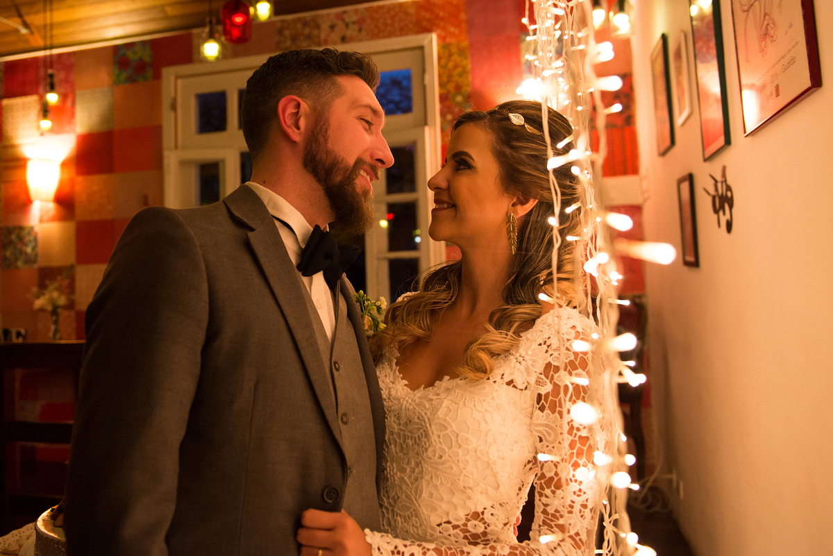 Mini Wedding em Curitiba. Casamento para 16 pessoas em bistrô de Curitiba. Cerimônia de Casamento.
