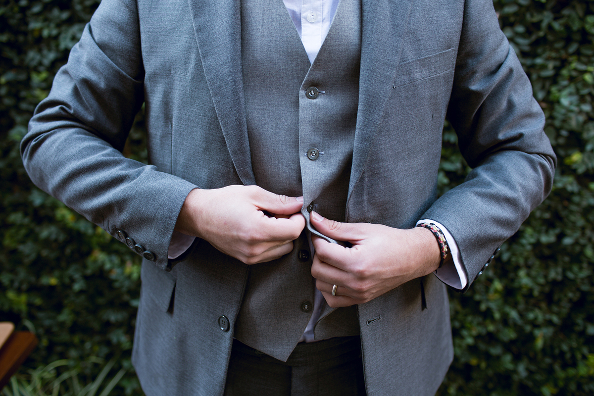 mini wedding em curitiba. Making-of do noivo. Casamento para 16 pessoas em bistrô de Curitiba.