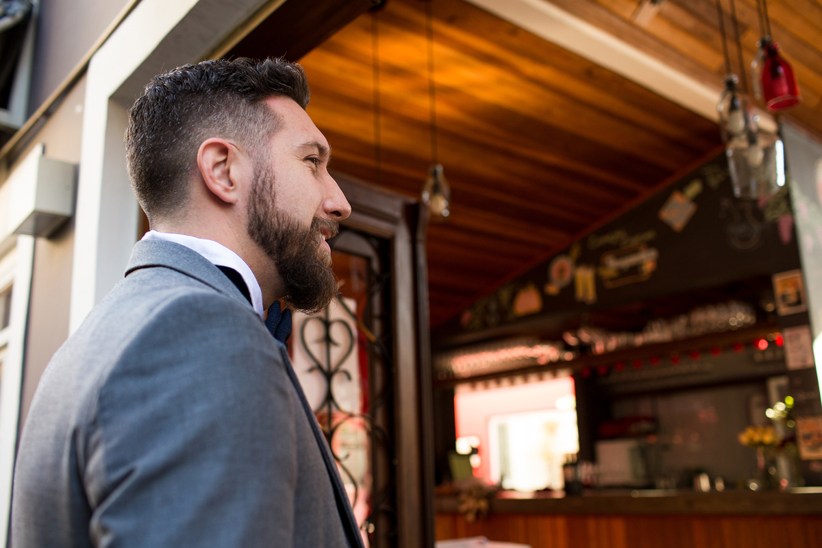 mini wedding em curitiba. Making-of do noivo. Casamento para 16 pessoas em bistrô de Curitiba.