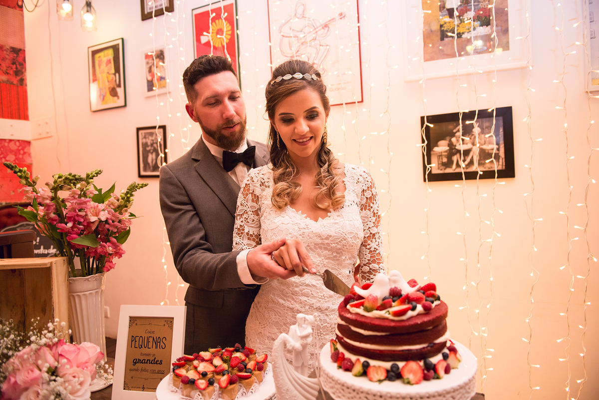 Mini Wedding em Curitiba. Casamento para 16 pessoas em bistrô de Curitiba. Cerimônia de Casamento.
