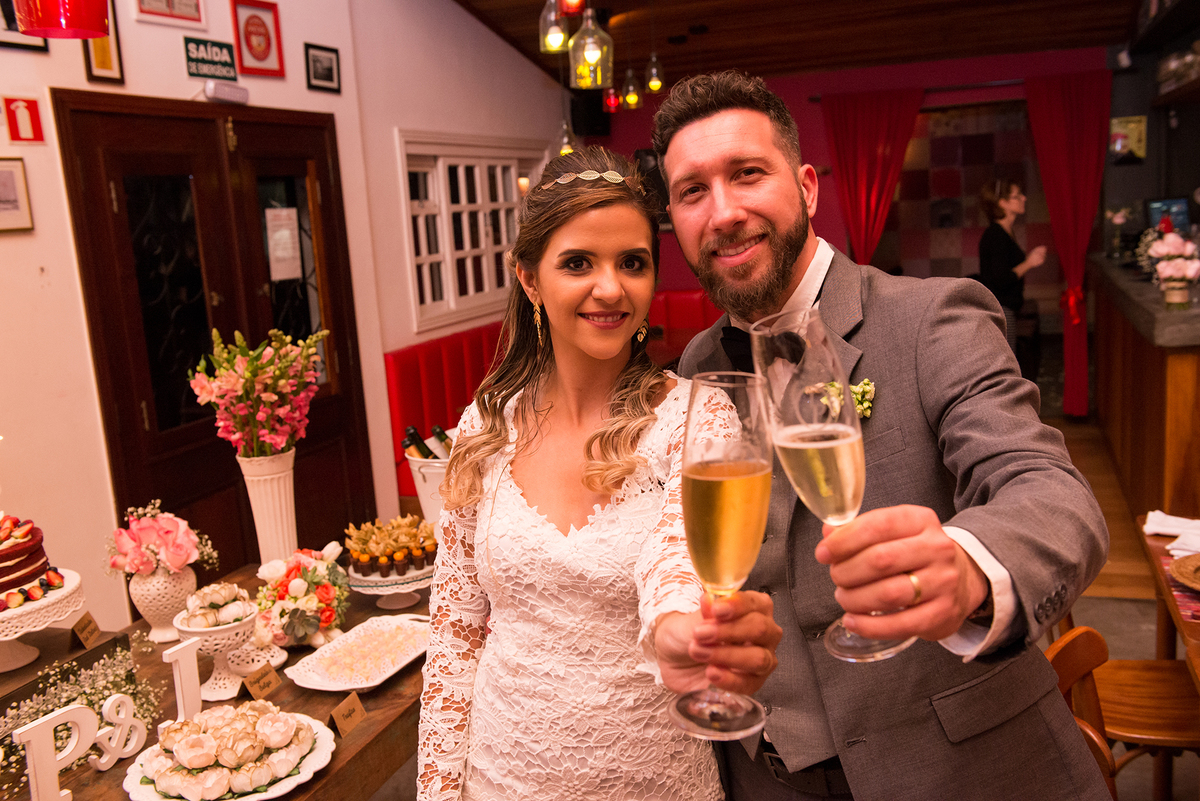 Mini Wedding em Curitiba. Casamento para 16 pessoas em bistrô de Curitiba. Cerimônia de Casamento.