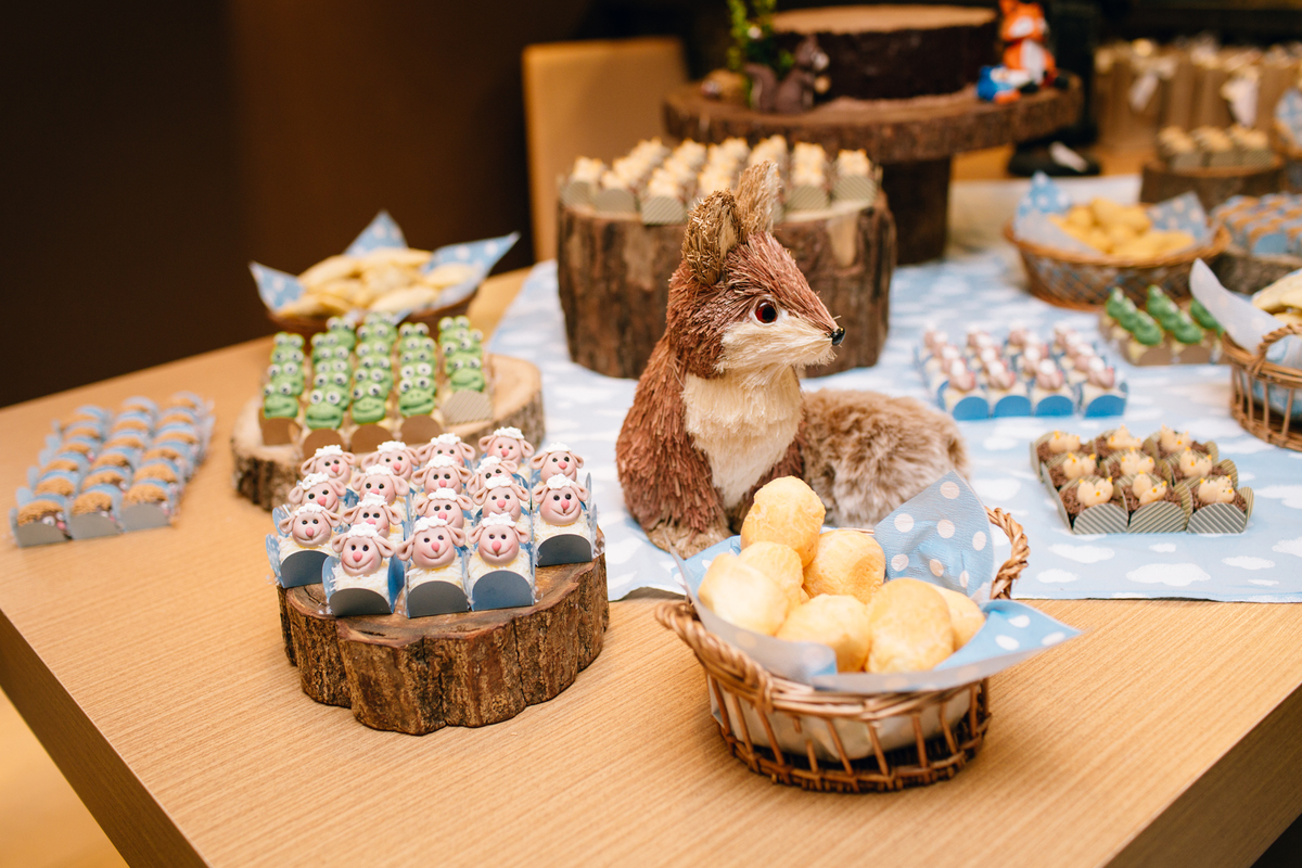 fotografia de batizado realizado na igreja dos capuchinhos no mercês em Curitiba. Fotografia de batizado em Curitiba. 