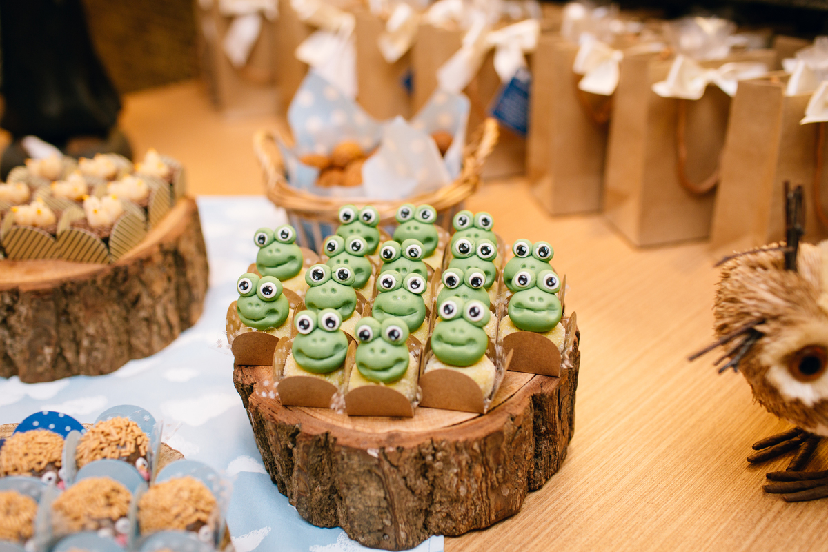 fotografia de batizado realizado na igreja dos capuchinhos no mercês em Curitiba. Fotografia de batizado em Curitiba. 