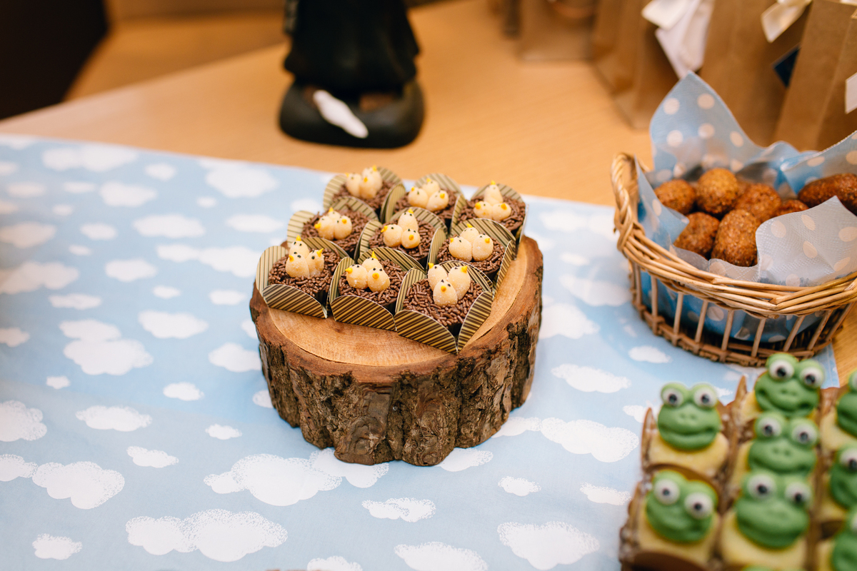 fotografia de batizado realizado na igreja dos capuchinhos no mercês em Curitiba. Fotografia de batizado em Curitiba. 