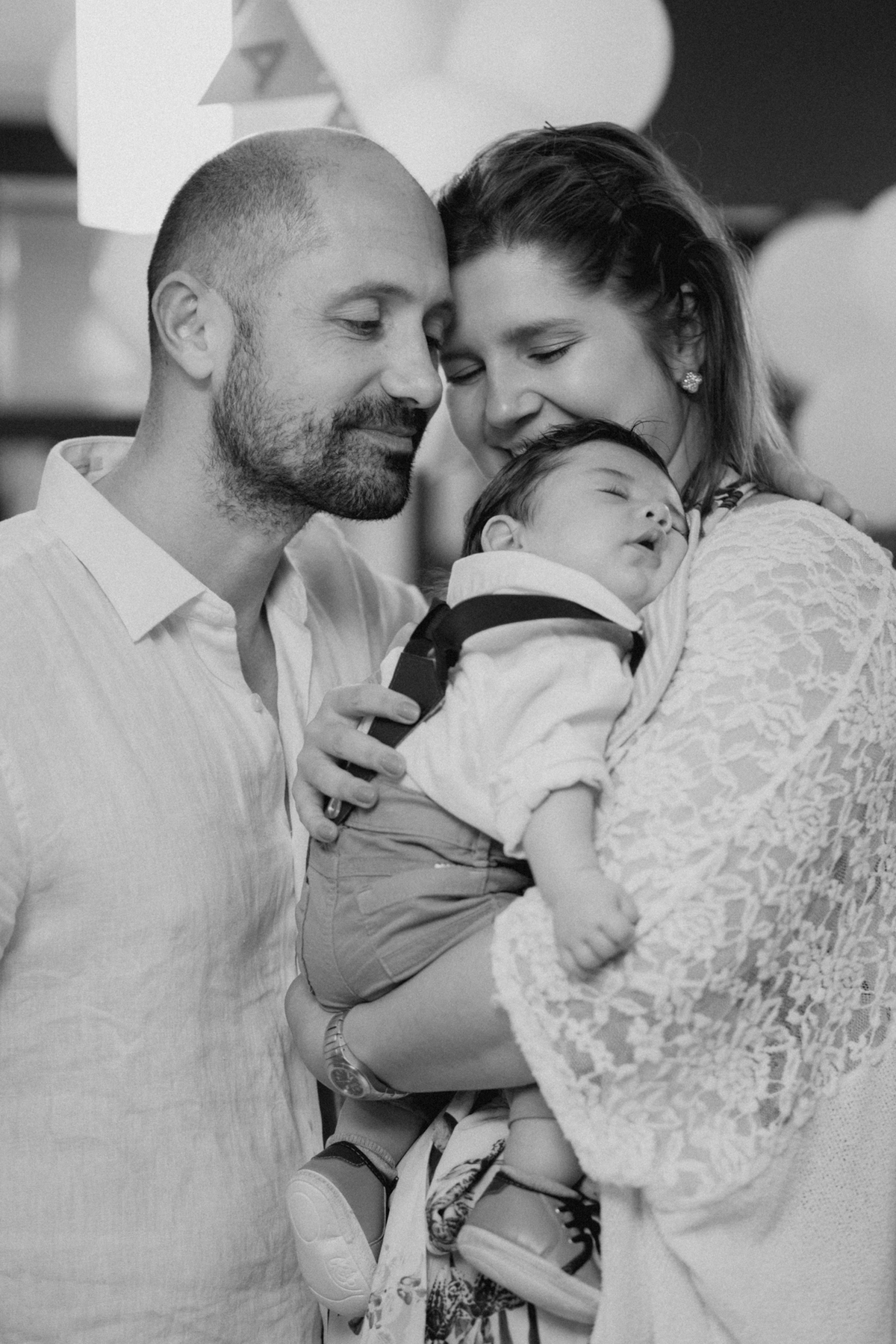 fotografia de batizado realizado na igreja dos capuchinhos no mercês em Curitiba. Fotografia de batizado em Curitiba. 