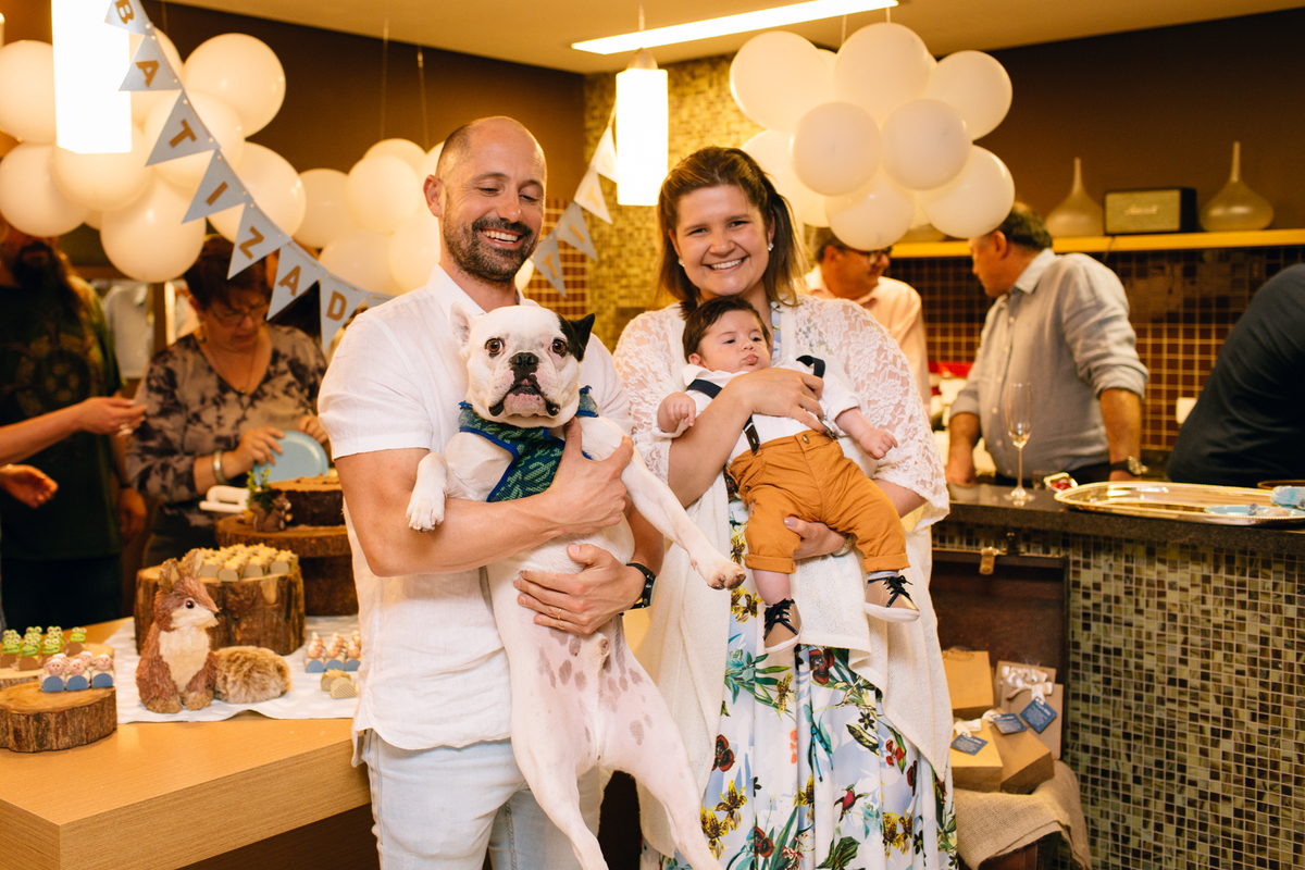 fotografia de batizado realizado na igreja dos capuchinhos no mercês em Curitiba. Fotografia de batizado em Curitiba. 