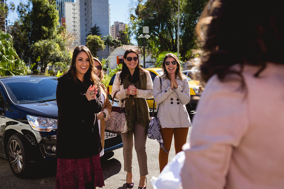 Batizado de uma criança na igreja do Asilo São Vicente de Paulo em Curitiba. Fotografia em Curitiba. 