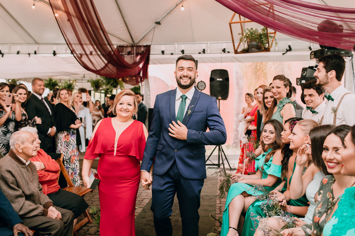 Casamento de dia realizado no Residencial Quatro Barras, região metropolitana de Curitiba. Cerimônia de casamento.