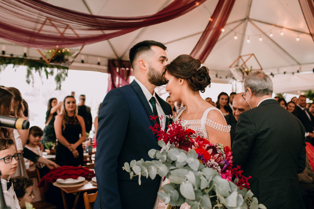 Casamento de dia realizado no Residencial Quatro Barras, região metropolitana de Curitiba. Cerimônia de casamento.